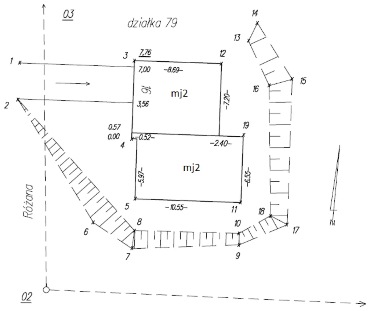 Fragment szkicu polowego działki 79 z budynkami mj2, skarpami, punktami 1-19 i miarami