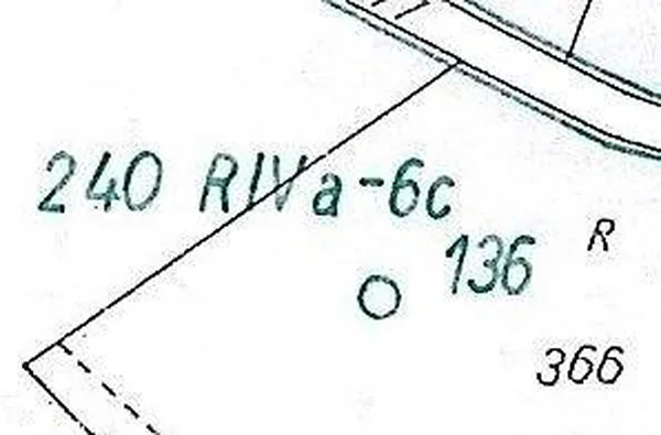 Fragment mapy klasyfikacji z opisem 240 RIVa-6c, punktem 136 oraz oznaczeniami R i 366