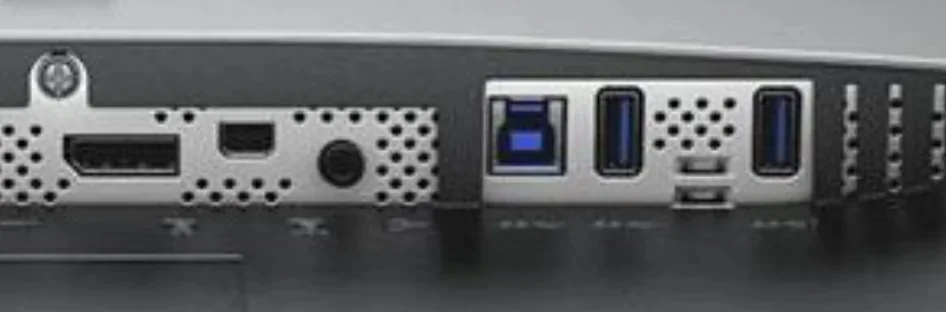 Zdjęcie panelu złączy z tyłu monitora z gniazdami wideo, gniazdem audio i portami USB