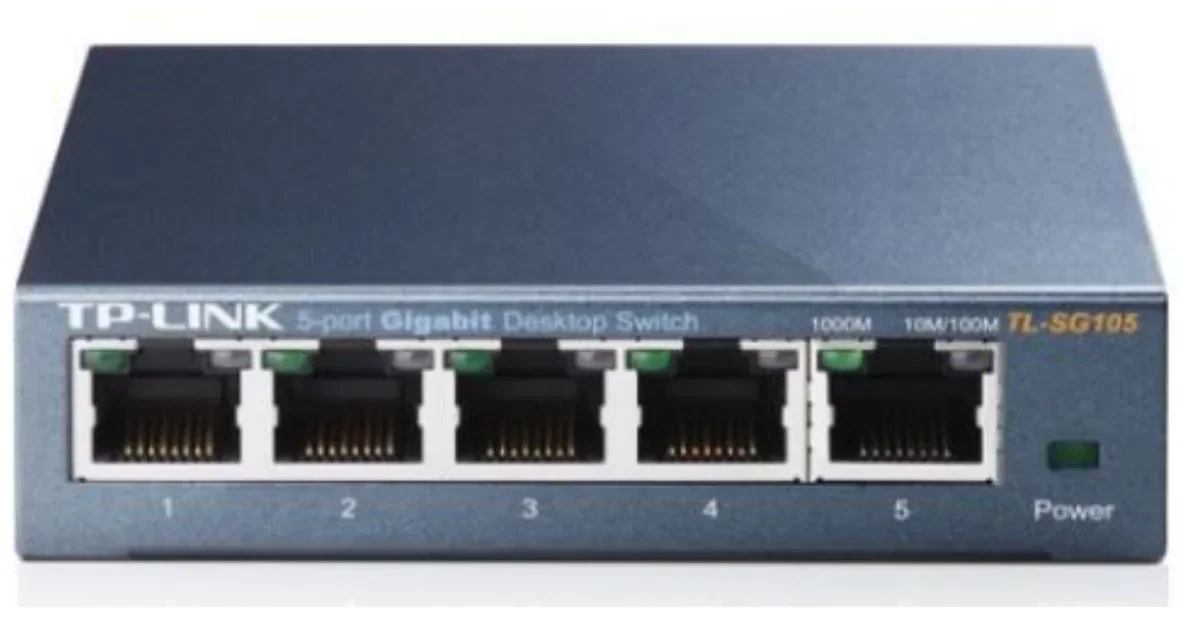 Zdjęcie pięcioportowego przełącznika sieciowego z gniazdami RJ45