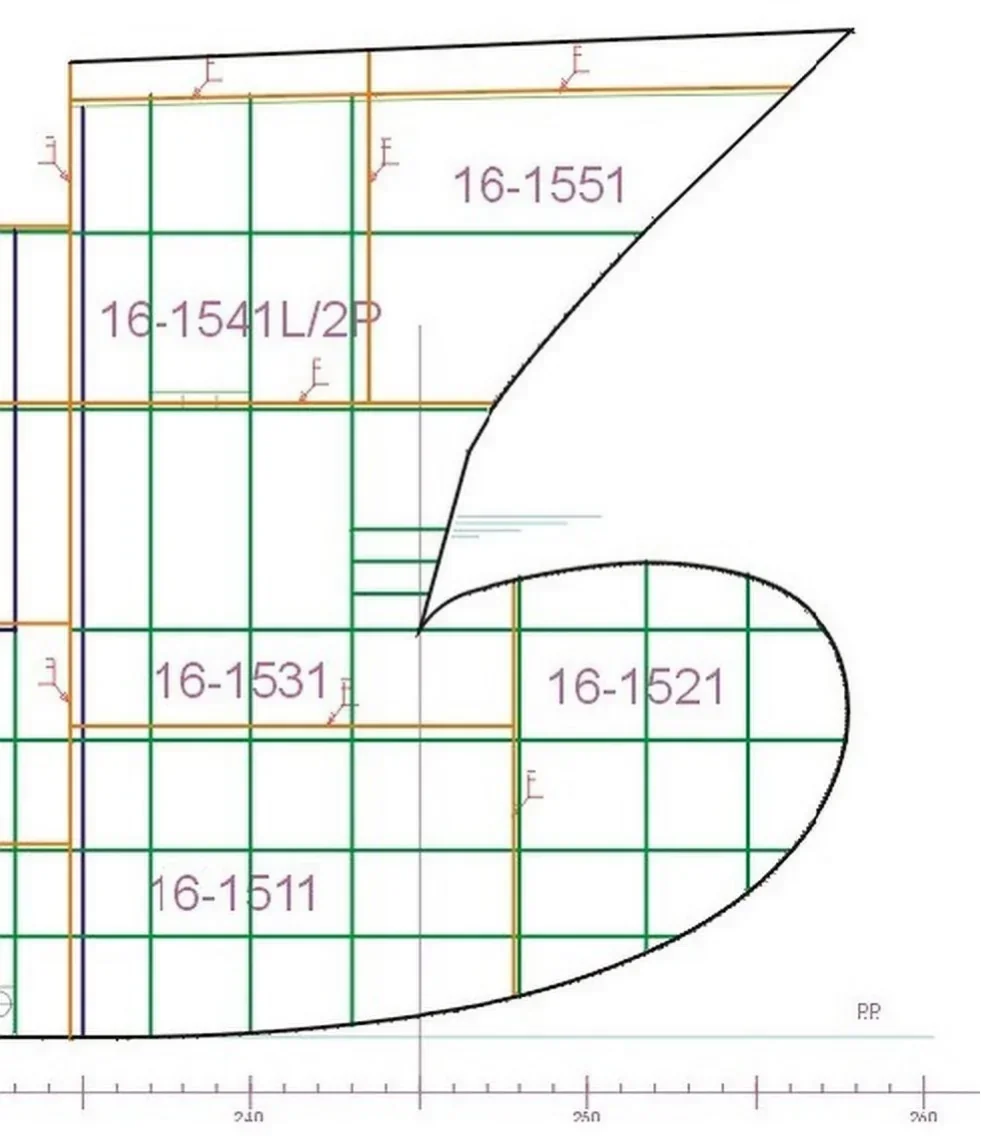 Rysunek dziobu z podziałem na sekcje przestrzenne 16-1511, 16-1521, 16-1531, 16-1541L/2P i 16-1551